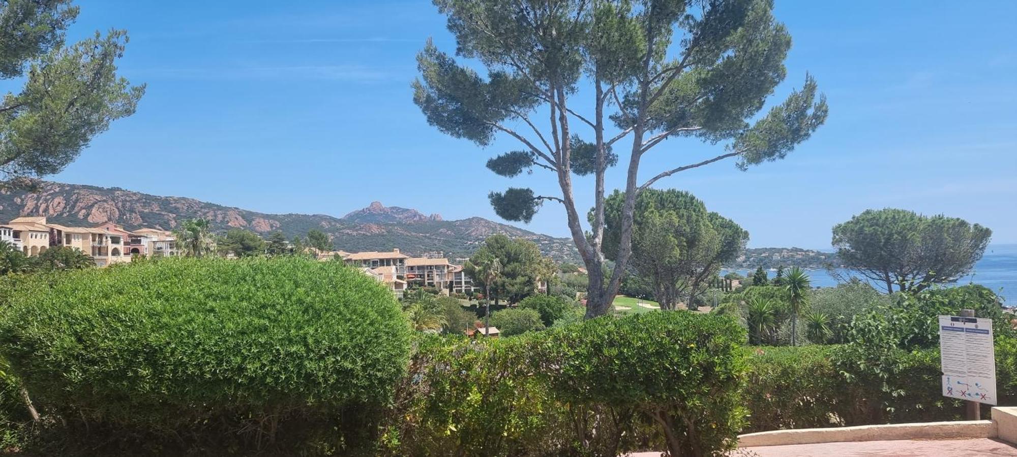 Agay Cap Esterel Village Allee Fleurs - F2 Clim Vue Golf Et Mer - Grande Terrasse Plein Sud Saint-Raphaël Εξωτερικό φωτογραφία