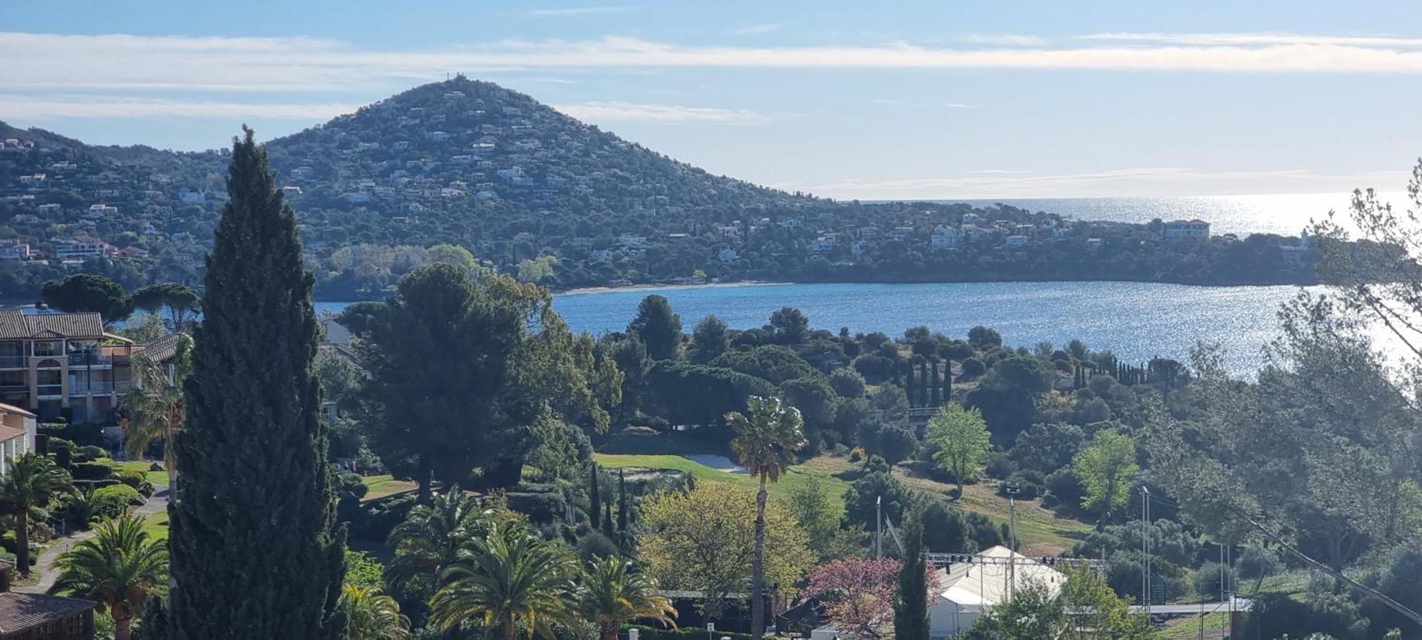 Agay Cap Esterel Village Allee Fleurs - F2 Clim Vue Golf Et Mer - Grande Terrasse Plein Sud Saint-Raphaël Εξωτερικό φωτογραφία